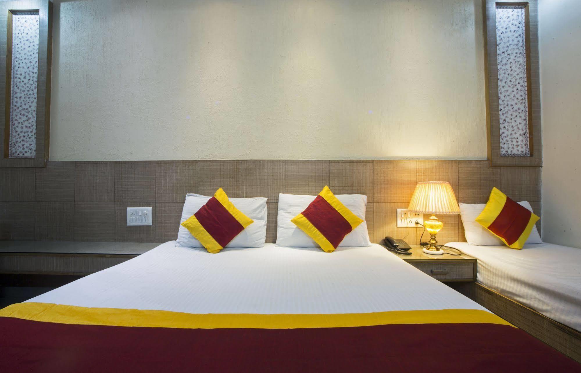 Hotel Baba Inn-By Rcg Hotels Нью-Дели Экстерьер фото