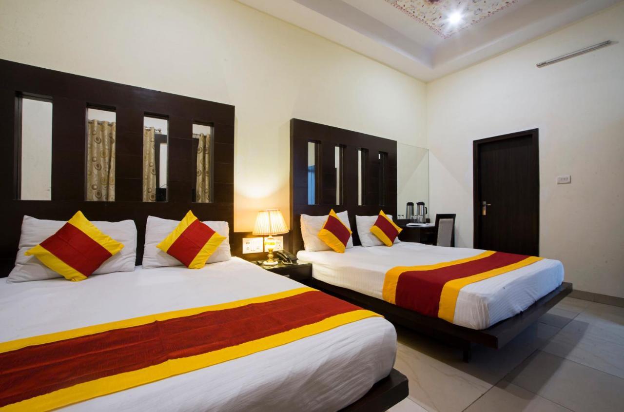Hotel Baba Inn-By Rcg Hotels Нью-Дели Экстерьер фото